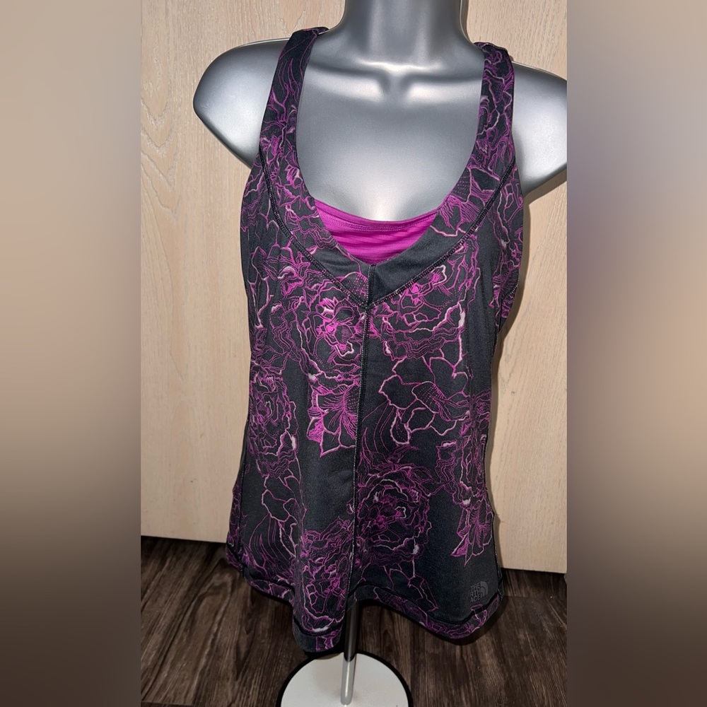 Women’s The North Face Racerback Top with Built in Low-Support Bra size Medium